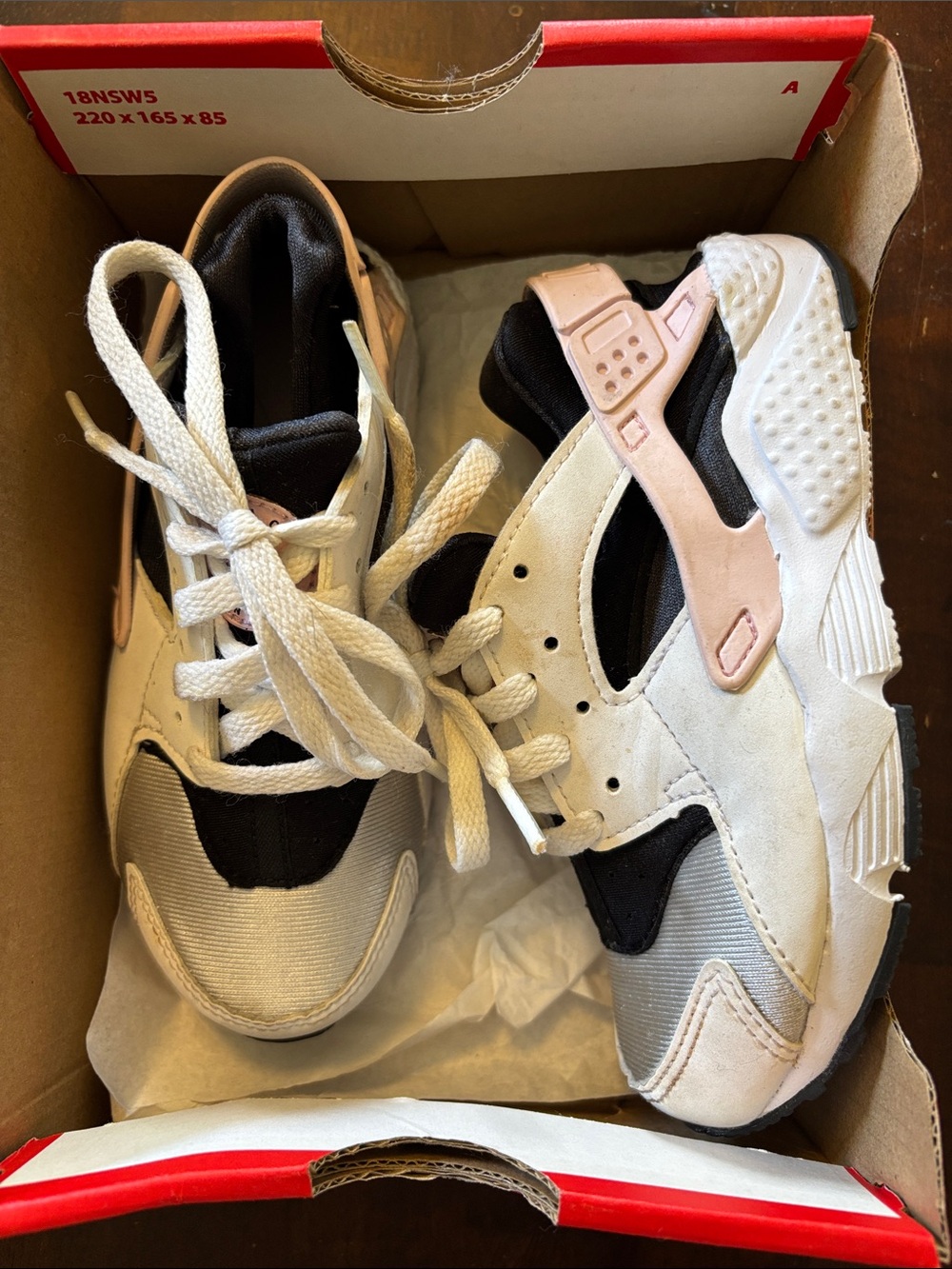 Nike Huarache Run Preschool Kids Sneakers in White, Black & Light Pink